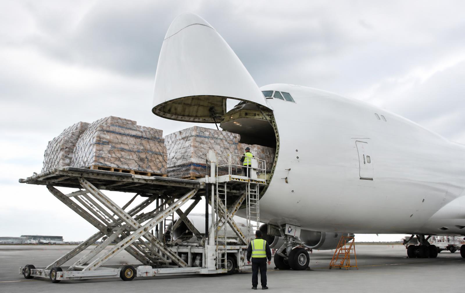 Air cargo consolidation at the warehouse